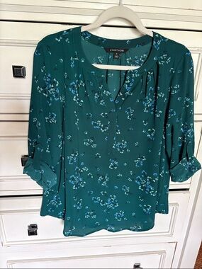 41 Hawthorn Green Floral Roll-Tab Blouse